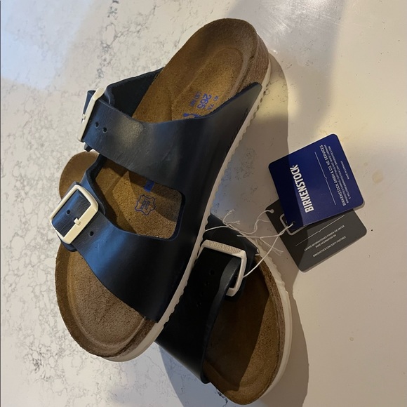 Hard to Find Dark Navy/White Sole Birkenstock Arizona - Picture 1 of 4